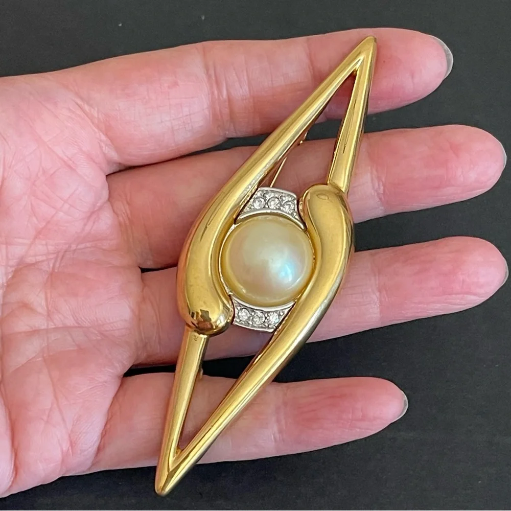 Vintage Monet gold tone faux pearl brooch.